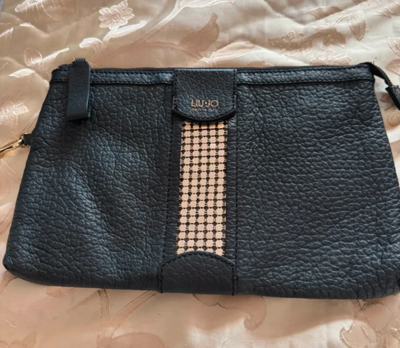 Très jolie pochette Liu Jo