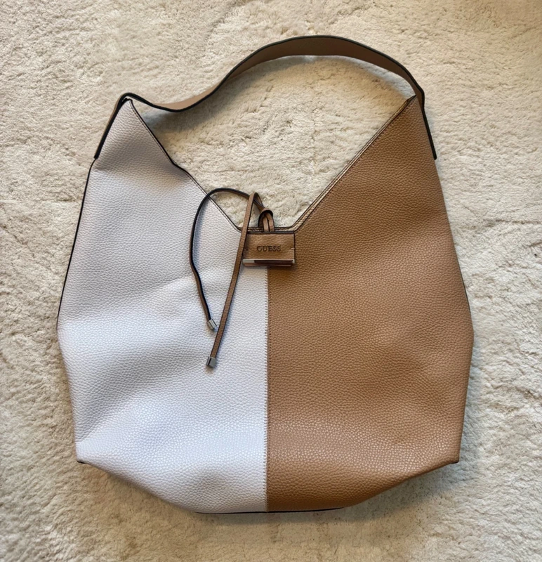 TBE Sac Guess en cuir avec sa pochette