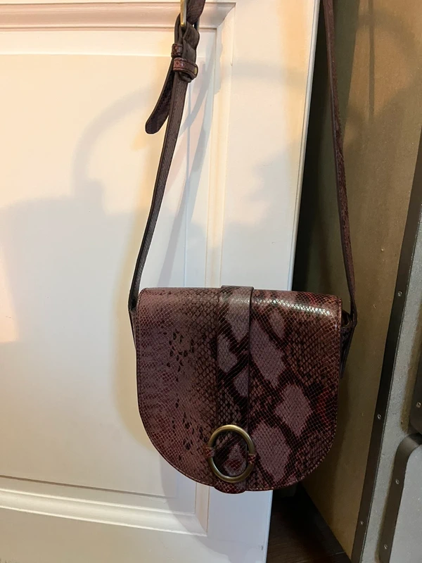 Sac bandoulière Sessun imprimé serpent violet