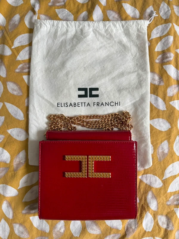 Sac rouge en très bon état