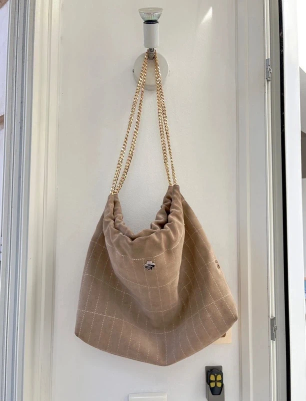Sac à main à grandes anses métalliques
