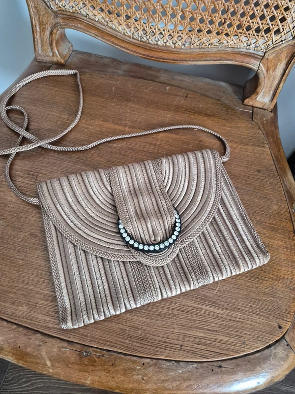 Sac pochette Nina Ricci bronze et strass vintage