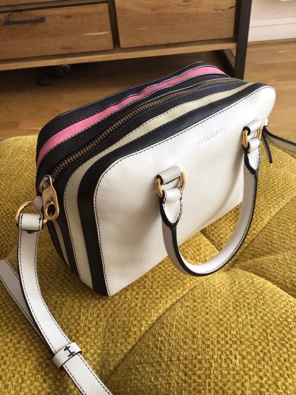 Sac à main avec bandoulière et poignées
