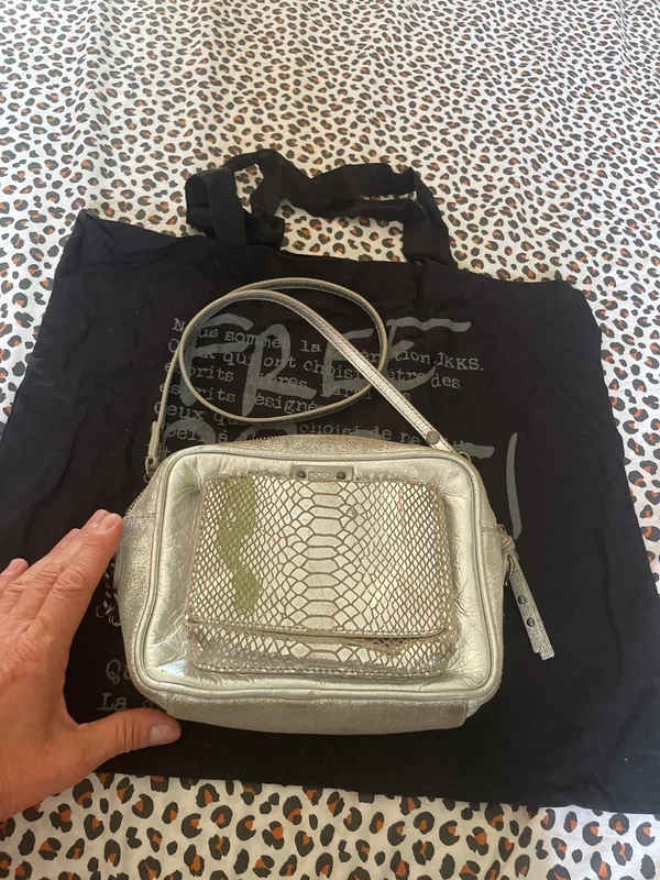 Sac/sacoche tout cuir argentée Ikks très bon état