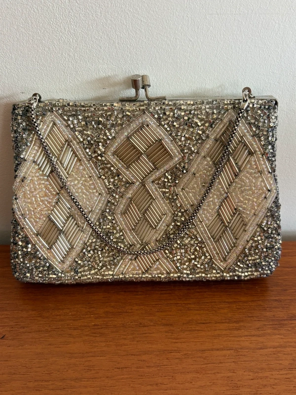 Pochette de soirée / minaudière en perle vintage