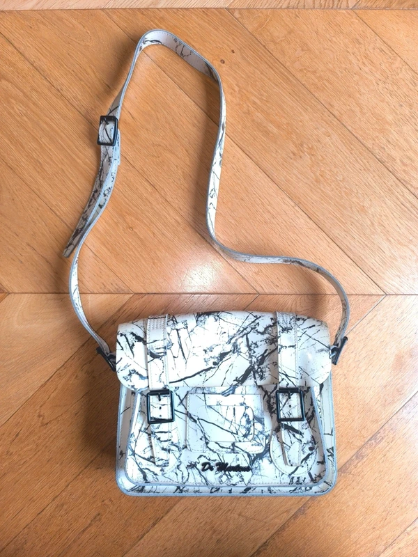 Sac bandoulière cuir Dr Martens marbre