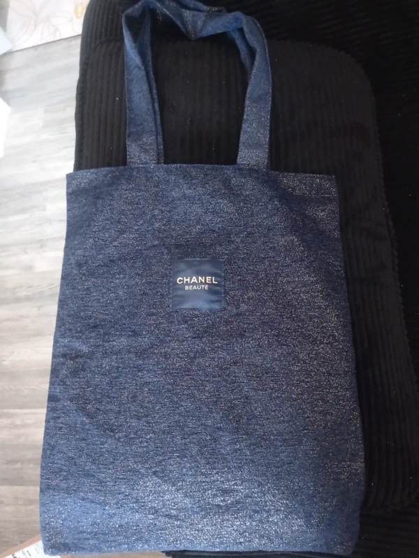 Tote bag Chanel édition limitée noël 2023