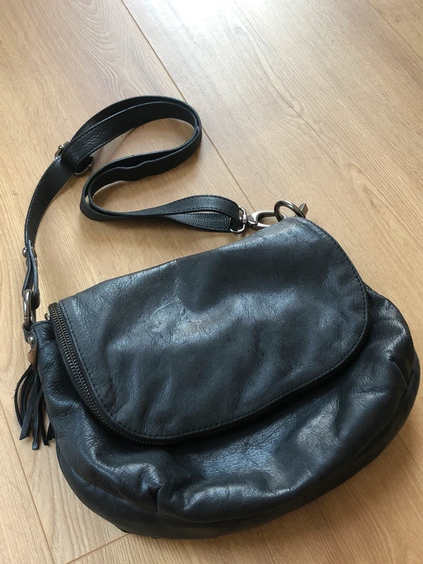 Sac à main Articles de Paris en cuir noir mat bandoulière