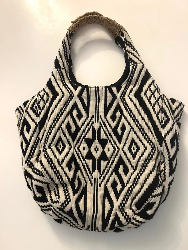 Sac fourre tout noir et crème