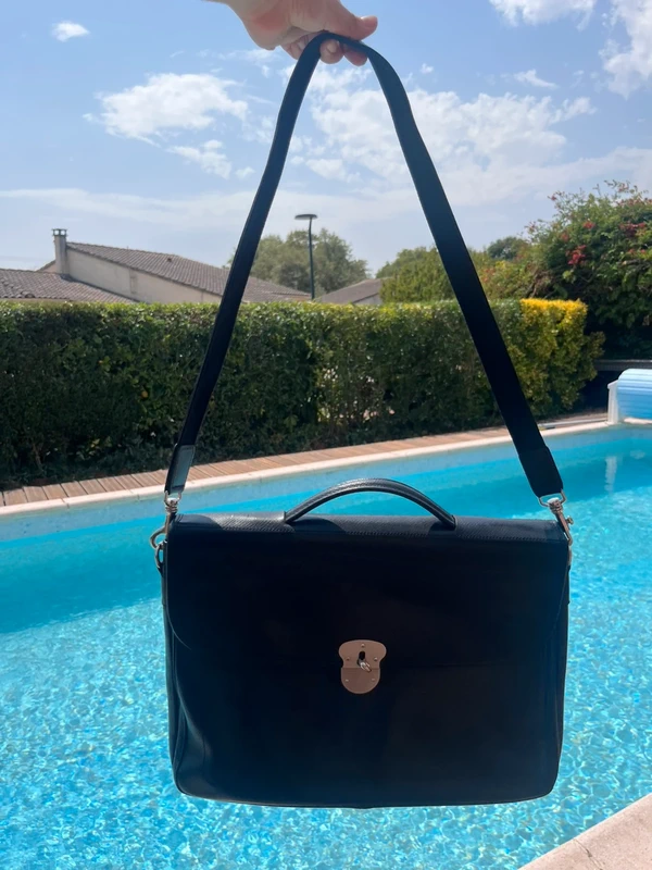 Sac cartable/malette longchamps noir entièrement en cuir avec bandoulière